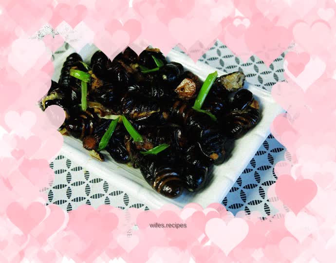 Stir-fried cocoons with chives