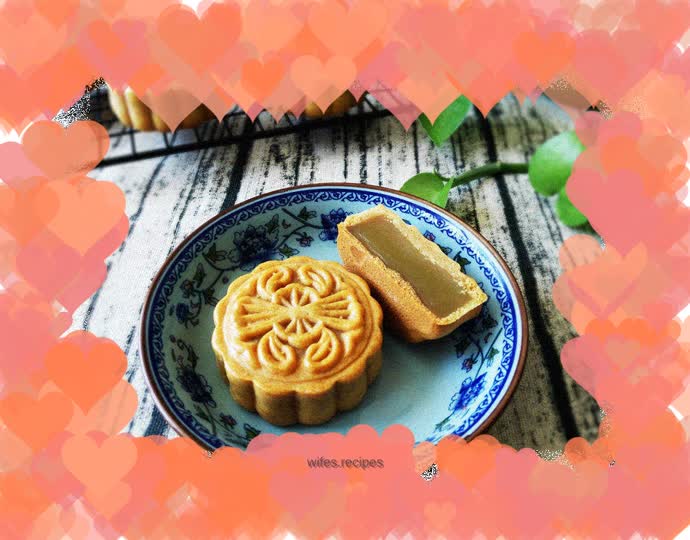 Cantonese style lotus seed mooncake