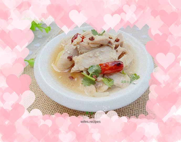 Shredded chicken with pepper and sesame seeds