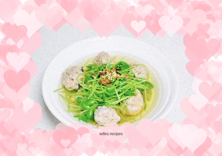 Spicy pea sprouts and meatball soup