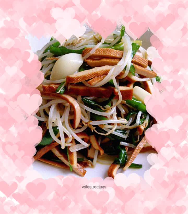 Stir-fried bean sprouts and chives