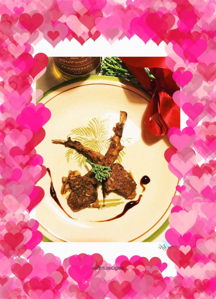 Grilled lamb chops with black pepper and garlic