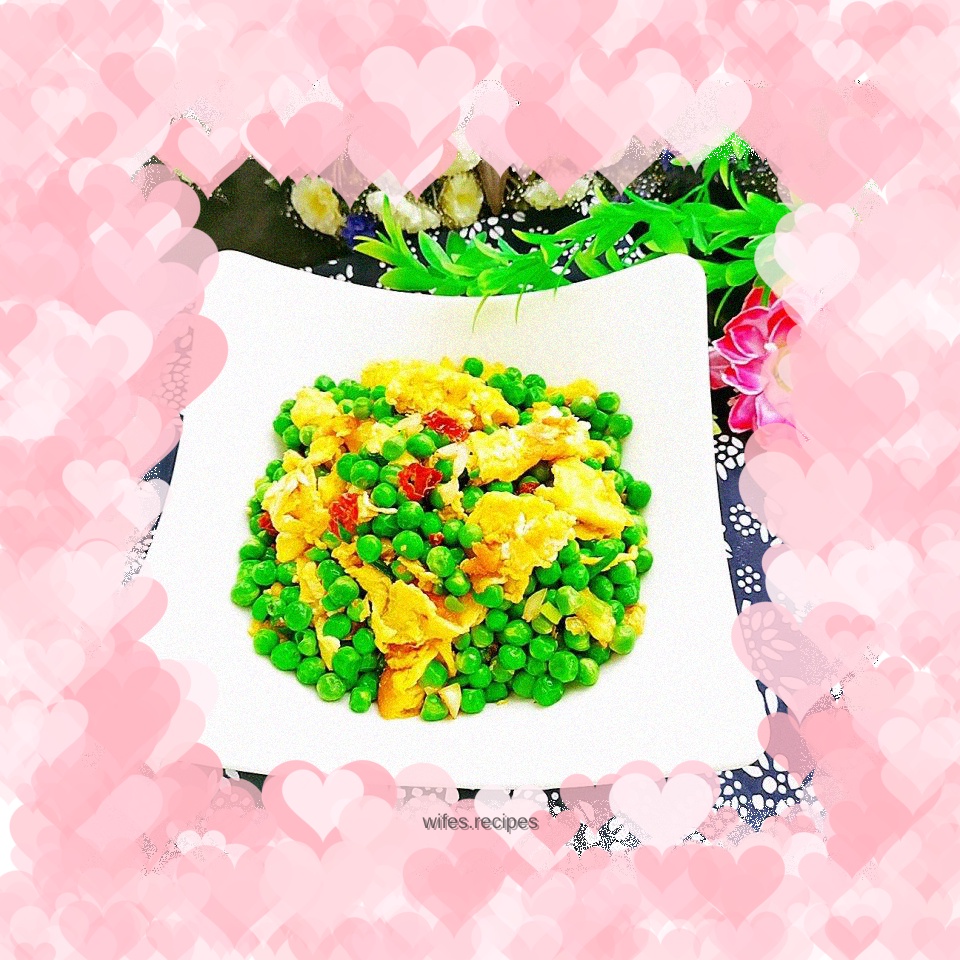 Scrambled eggs with peas