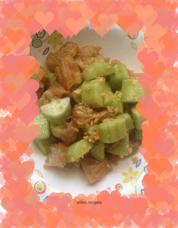 Fried dough sticks mixed with cucumber