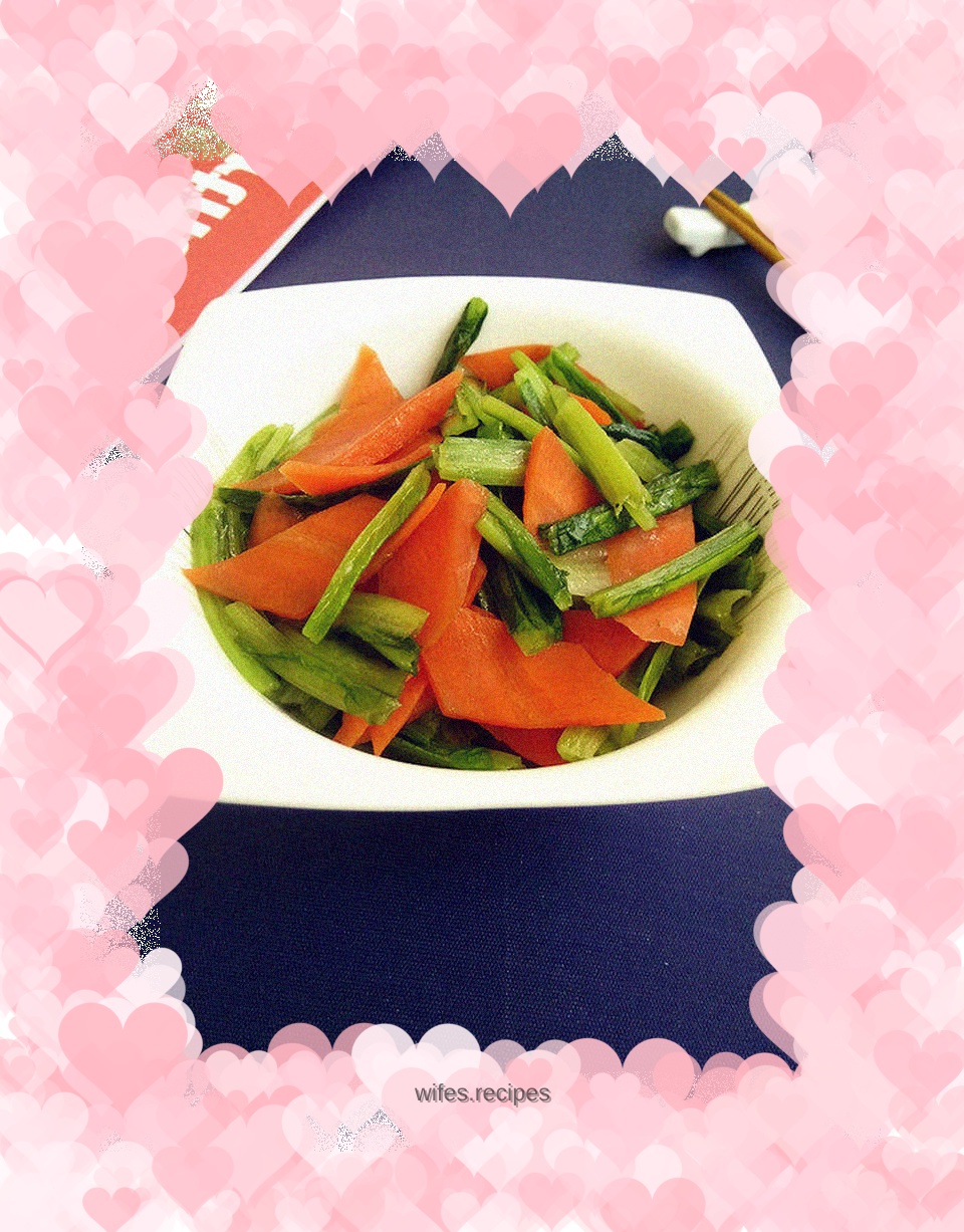 Stir-fried carrots and lettuce