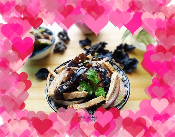 Fungus mixed with shredded pork