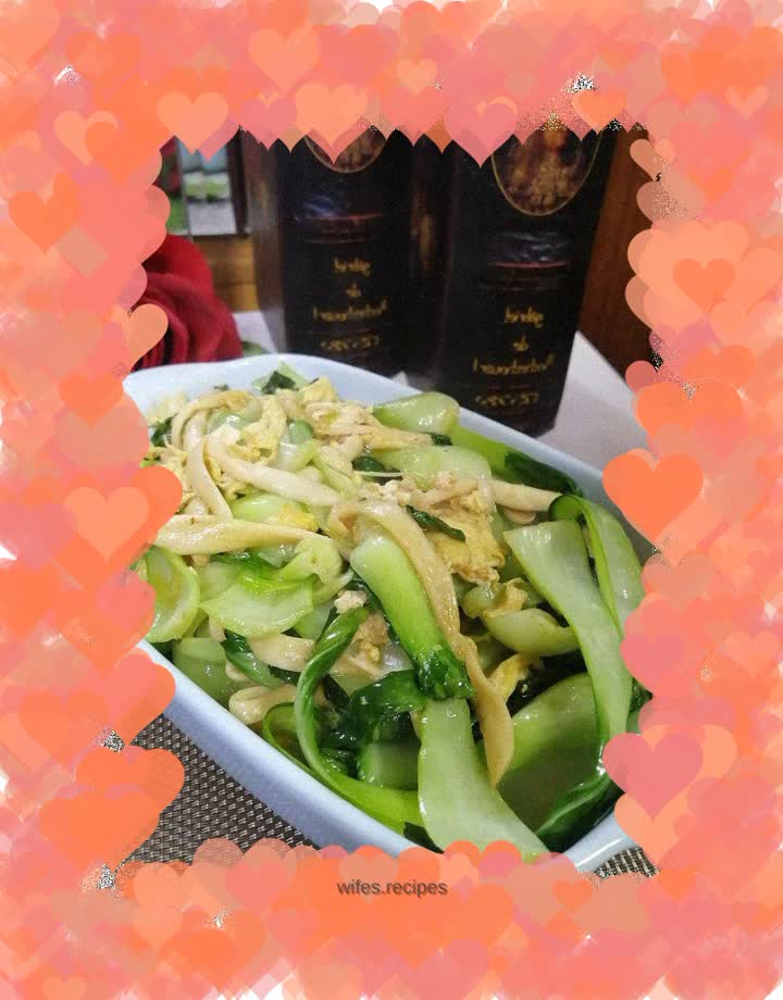 Stir-fried rapeseed with egg whites, jade mushrooms