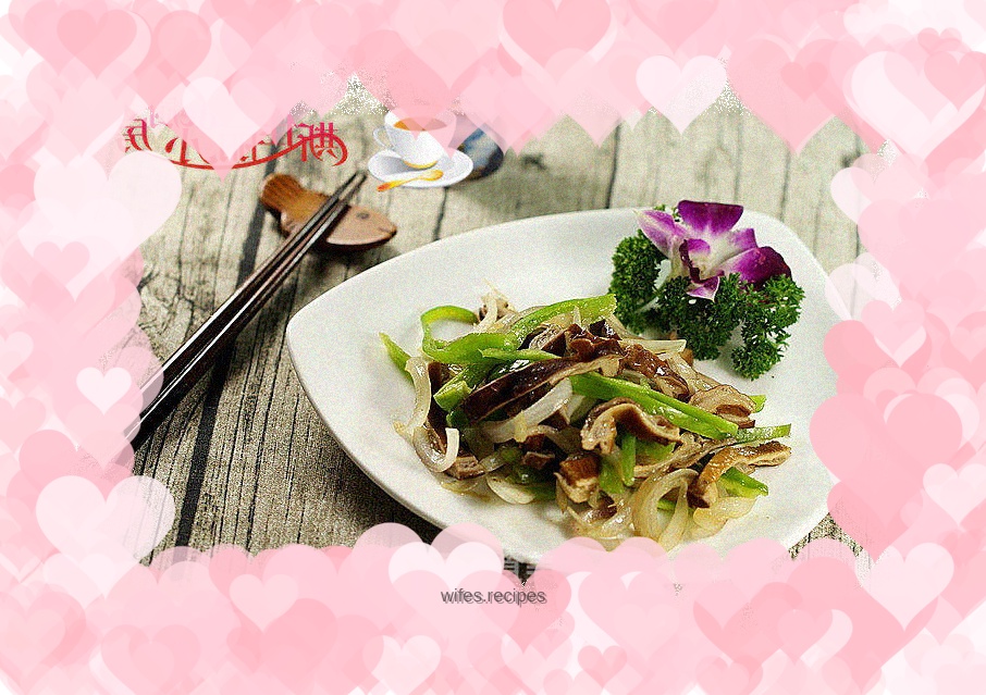 Stir-fried pork belly with onions and green peppers