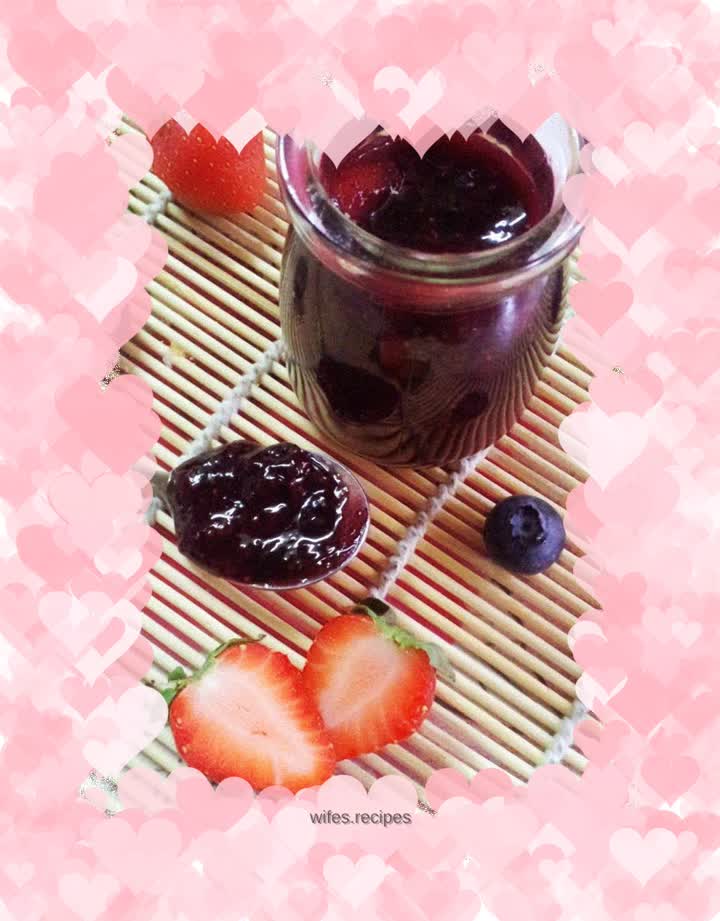 Berry and wine – red wine berry jam