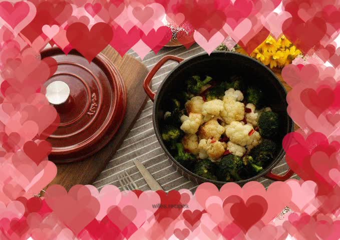 Garlic two-color cauliflower made in cast iron pot