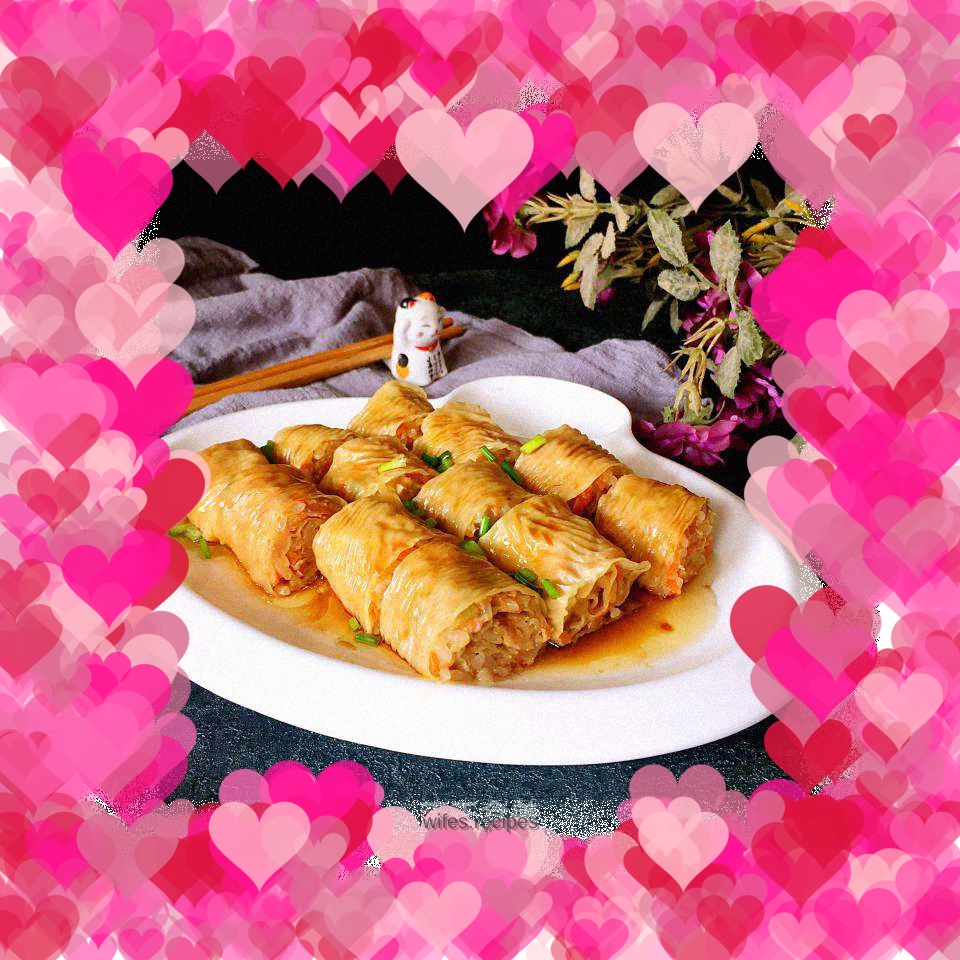 Bean skin and glutinous rice meat rolls