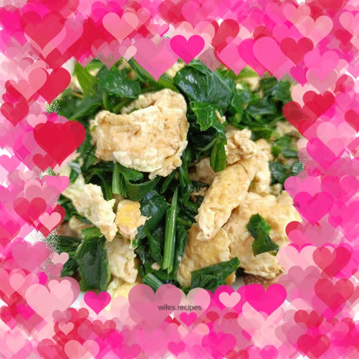 Scrambled eggs mixed with endive