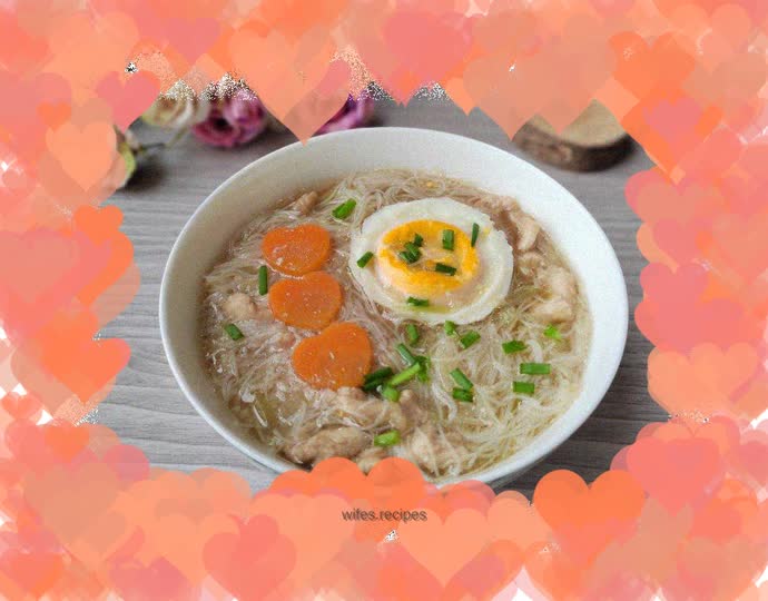 Rice noodles with egg and meat slices