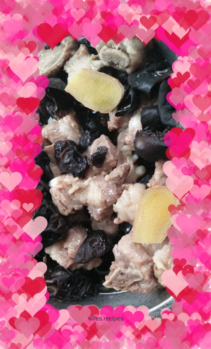 Steamed Pork Ribs with Fungus
