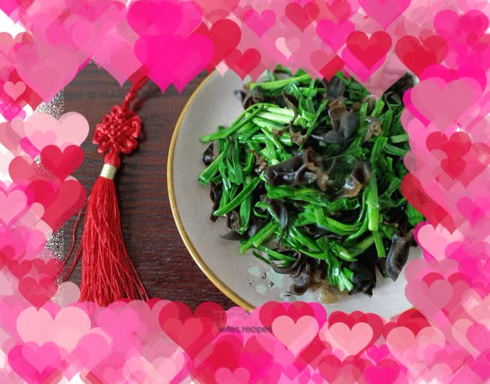 Stir-fried fungus with garlic sprouts