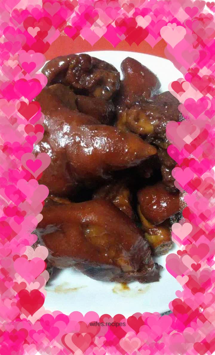 Braised pork trotters