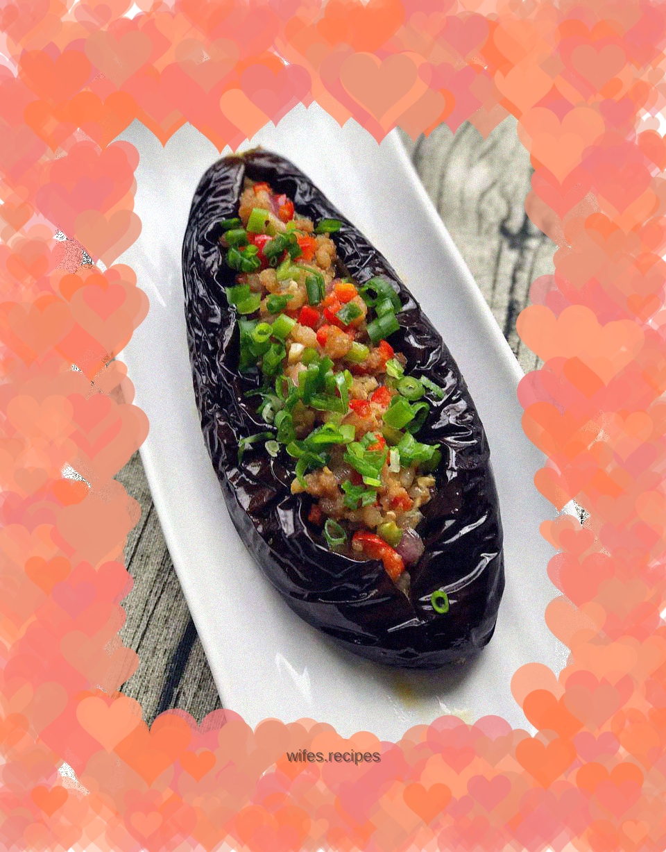 Grilled eggplant with minced meat and garlic