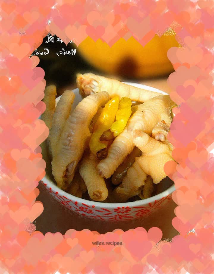 Pickled pepper chicken feet