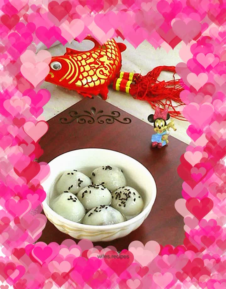 Black sesame glutinous rice balls
