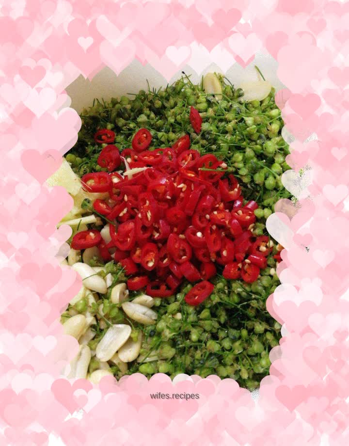 Pickled chive flowers