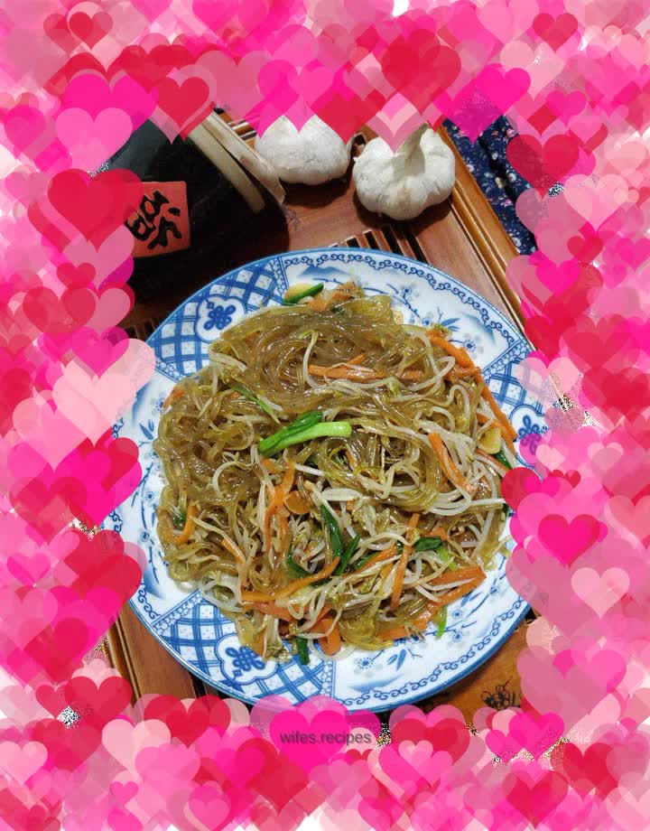 Stir-fried vermicelli with bean sprouts