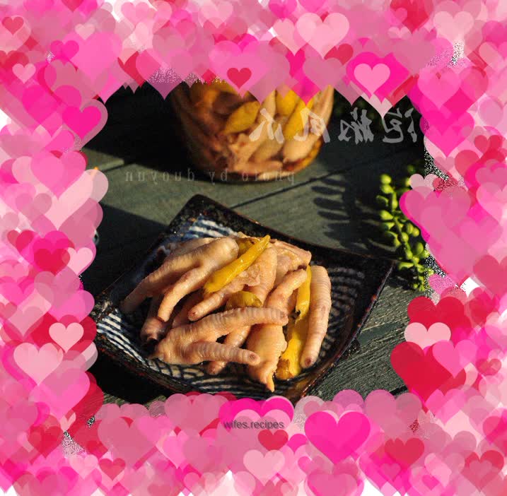 Pickled pepper chicken feet