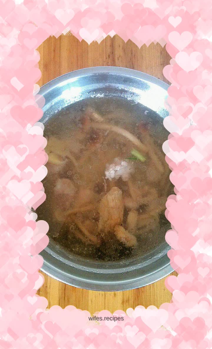 Tea tree mushroom pork ribs soup