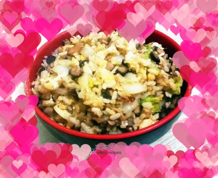 Fried rice with double mushrooms and eggs