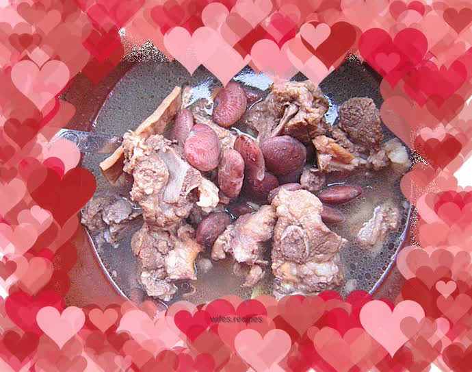 Stewed pork bones with poached beans