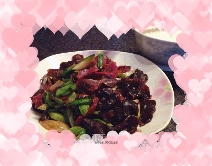 Stir-fried chicken gizzards with garlic sprouts