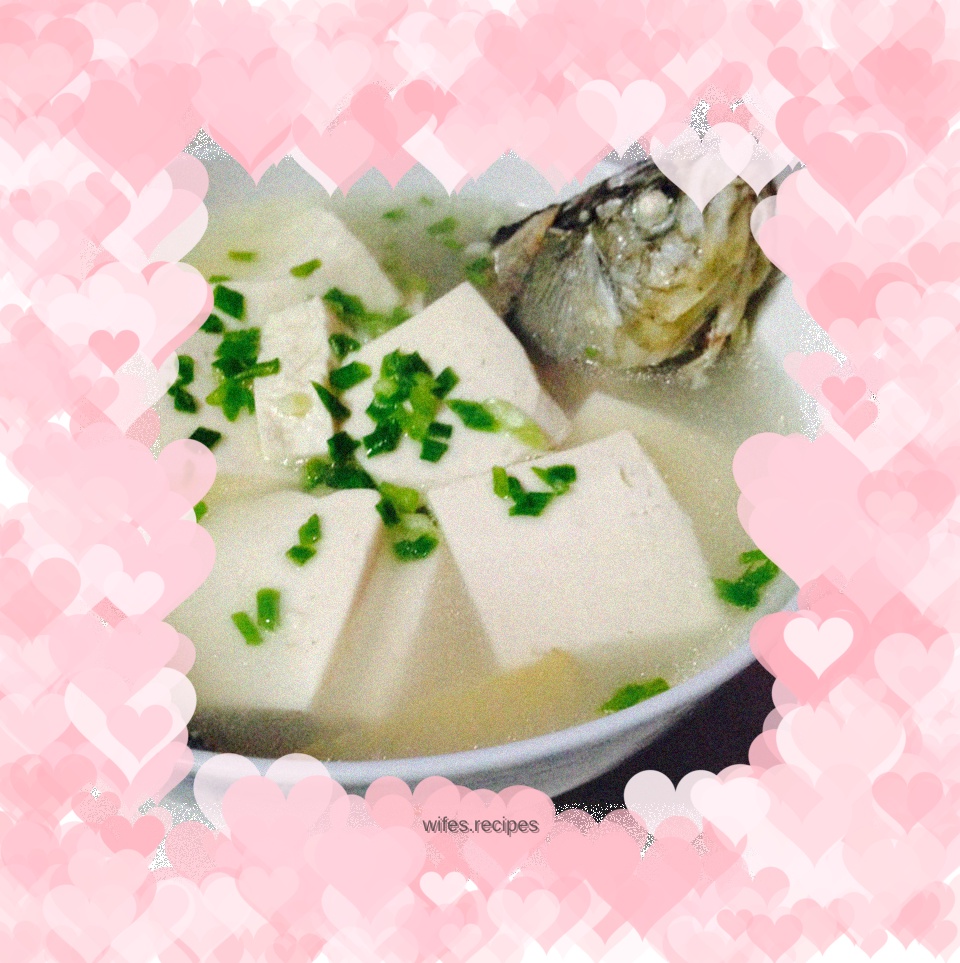 Crucian carp tofu soup