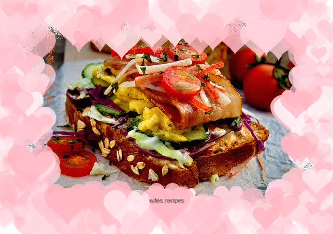 【Bacon Dungeness Crab Sandwich】adds fun to ordinary breakfast