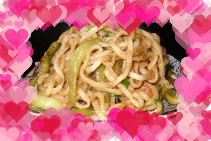 A bowl of vegetarian noodles for mom—vegetarian braised noodles