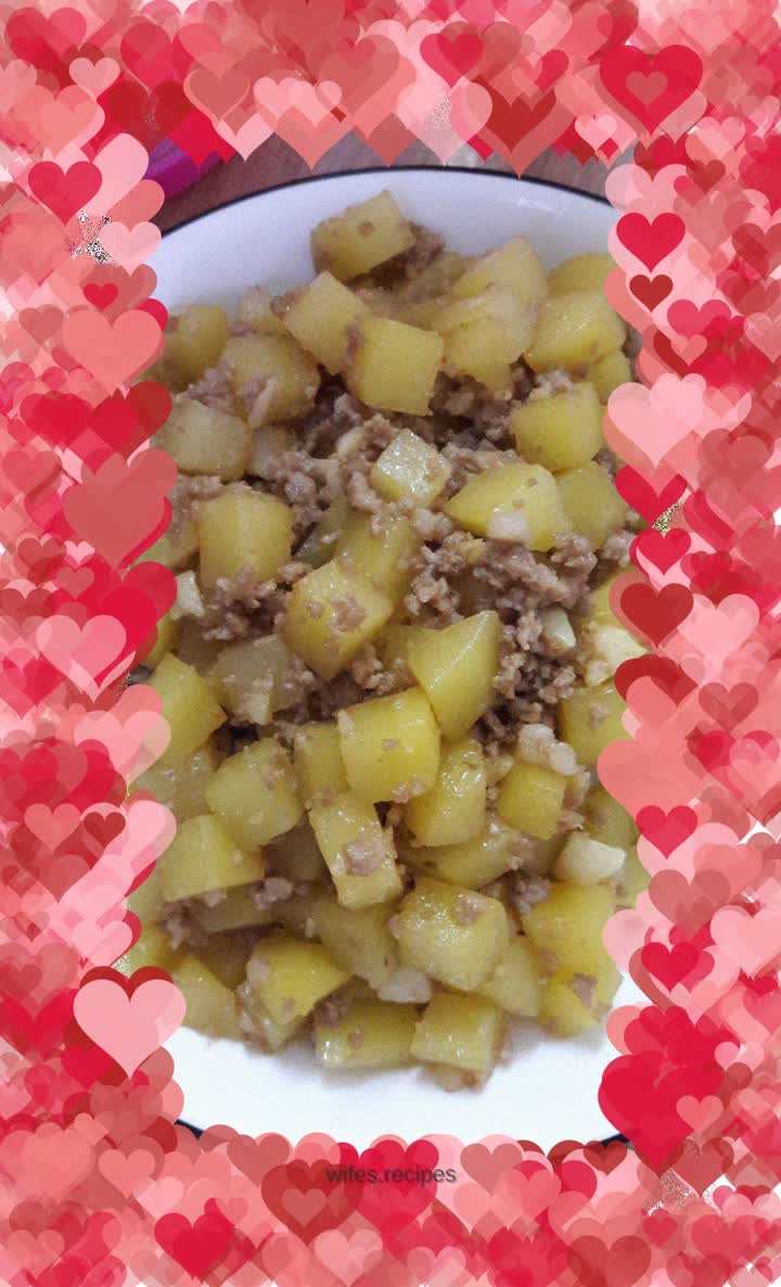 Stir-fried potatoes with minced meat