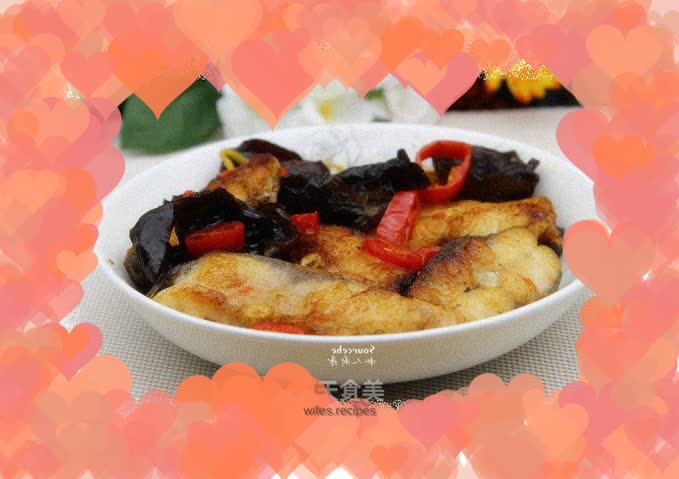 Fried fish with red pepper and fungus