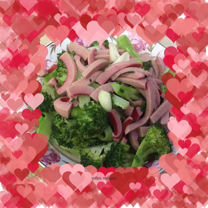 Stir-fried red sausage with broccoli