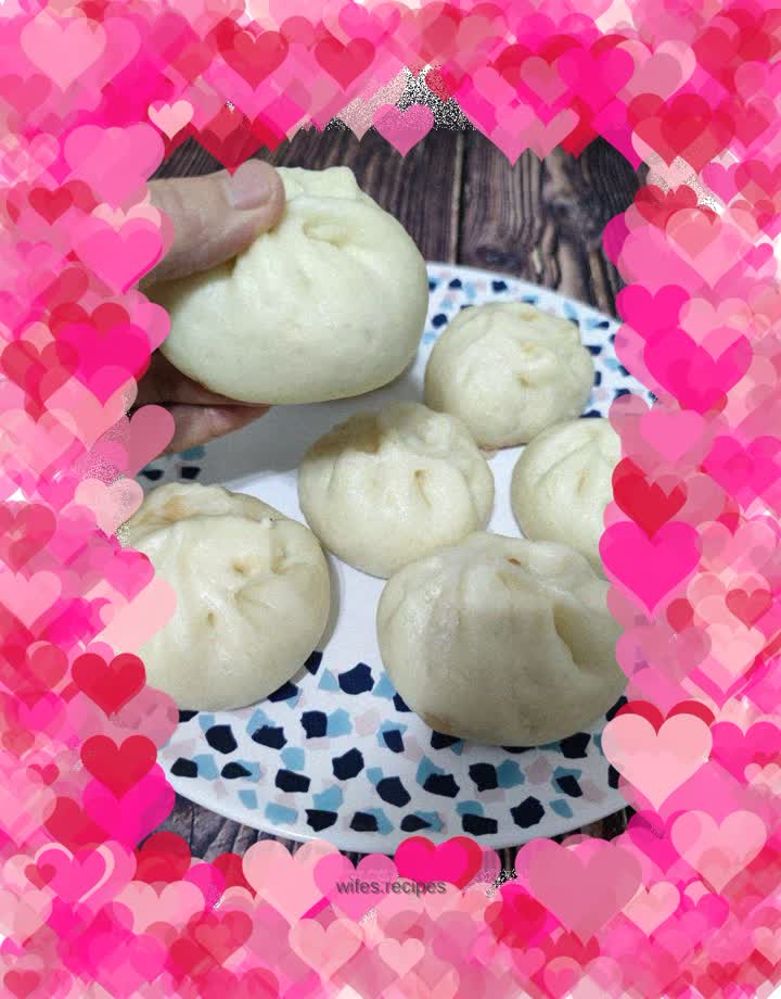 Onion and pork stuffed buns