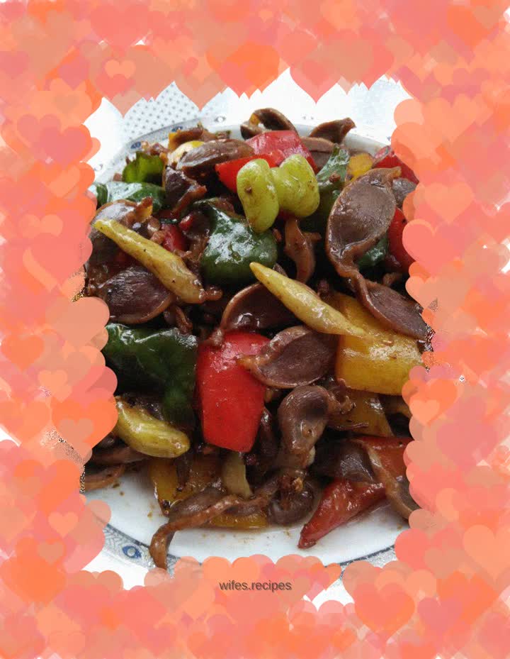 Stir-fried chicken gizzards with colored peppers
