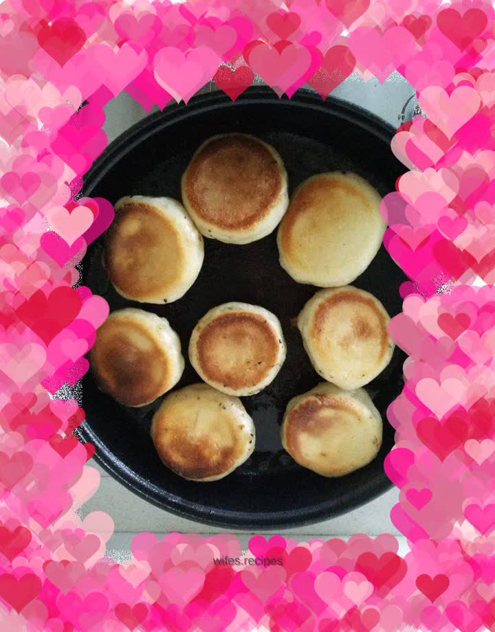 Local flavor-fried steamed buns