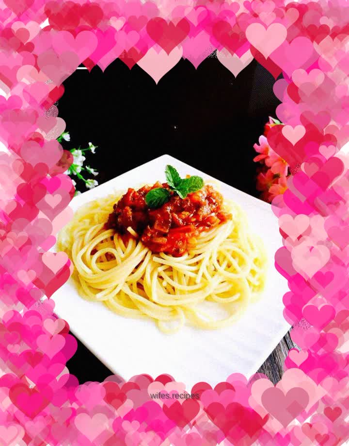 Pasta with Beef Tomato Sauce