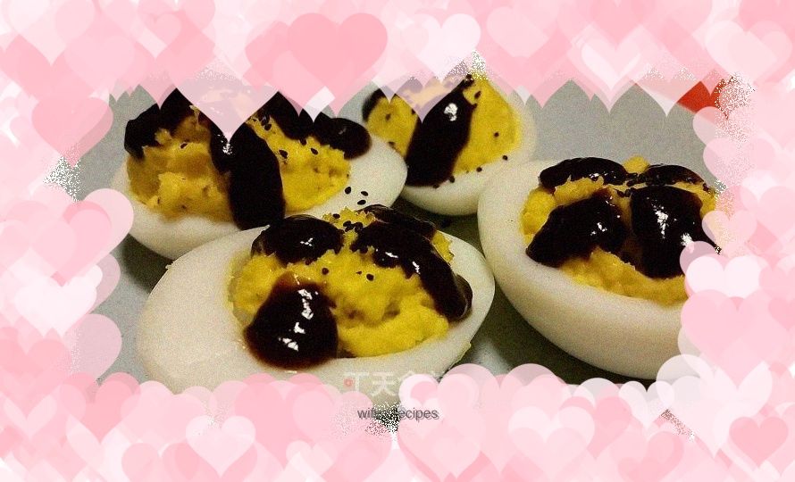 Deviled eggs with black pepper sauce