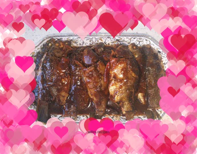 Braised small crucian carp