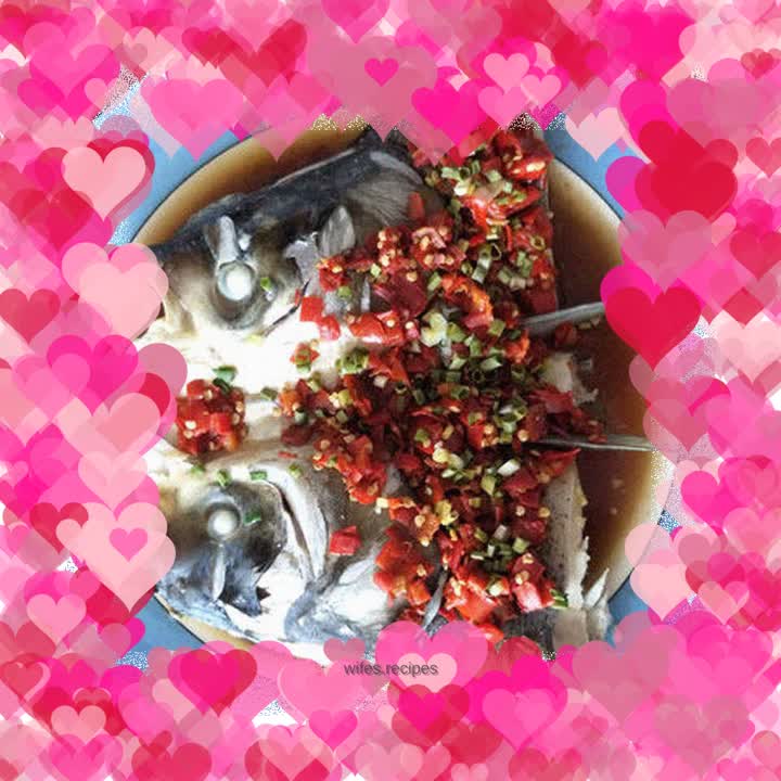 Steamed fish head with chopped pepper