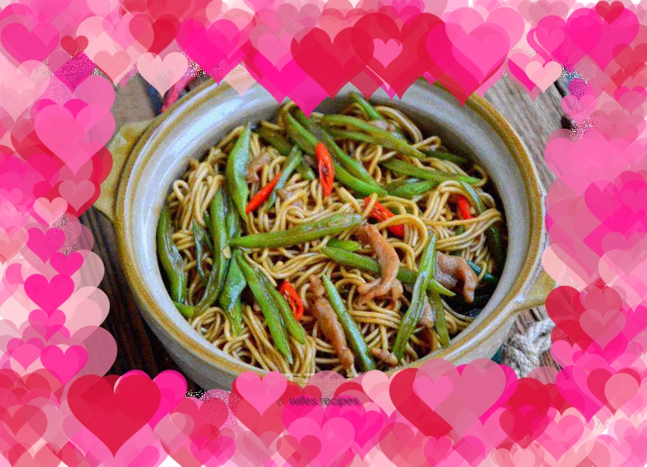Braised noodles with beans and shredded pork