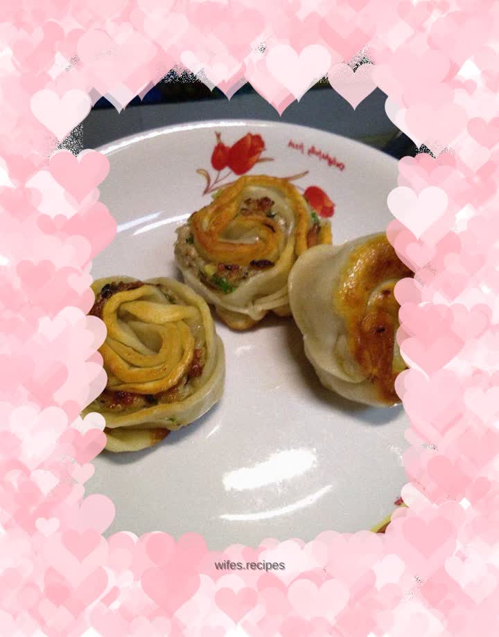 Pan-fried rose roll