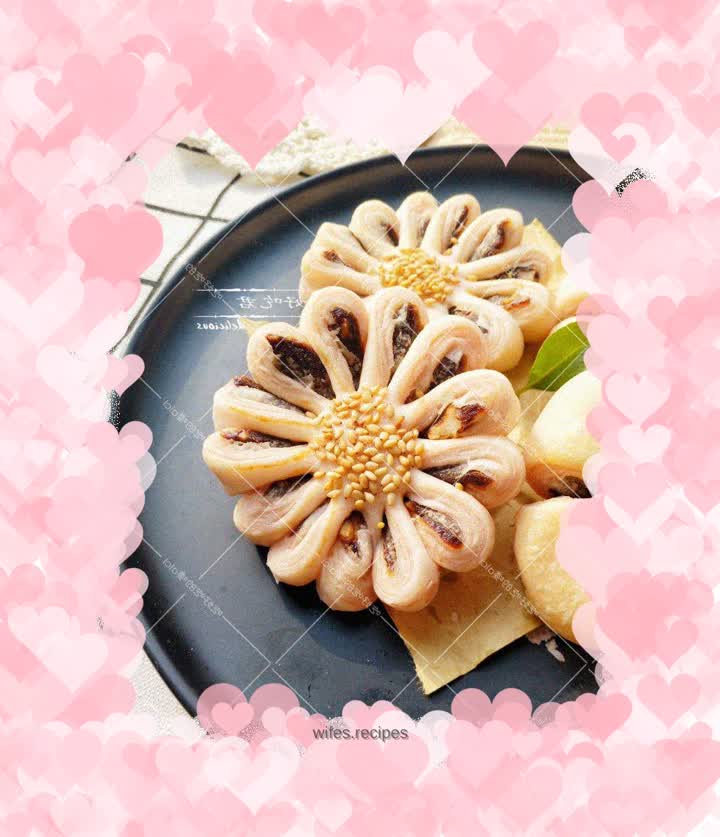 Jujube paste and walnut cake