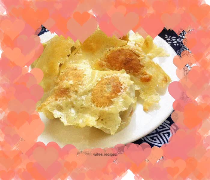 Pan-fried dumplings stuffed with shepherd’s purse and meat