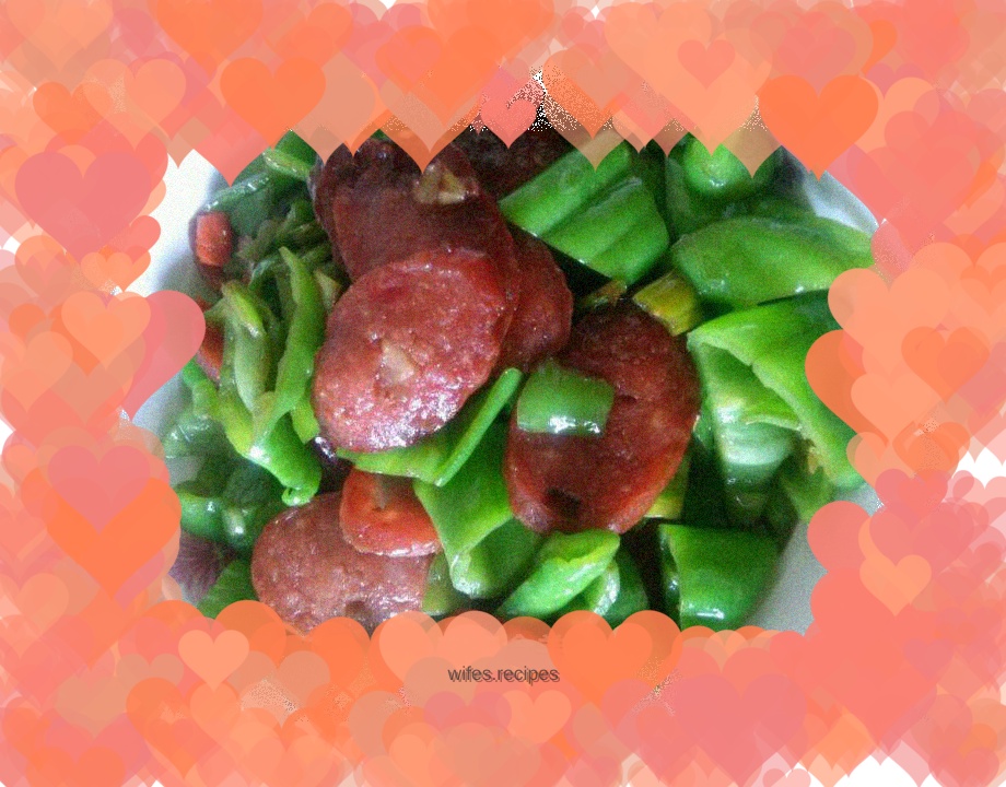 Green pepper and red sausage