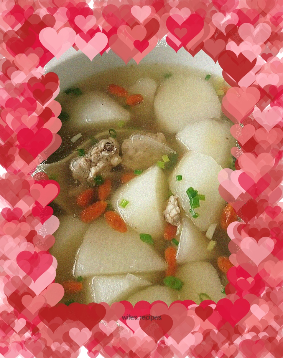 Yam, wolfberry and pork ribs soup