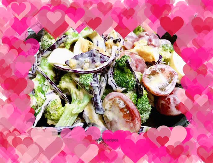 Healthy and delicious vegetable salad - Broccoli, Tomato, Purple Cabbage, Egg Thousand Island Dressing